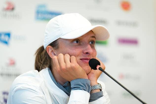 Mandatory Credit: Photo by Rob Prange Shutterstock (12163992fl) Iga Swiatek of Poland talks to the media after the first round at the 2021 Viking International WTA, Tennis Damen 500 tennis tournament Viking International Championships, Day Four, Tennis, Eastbourne, East Sussex, UK - 22 June 2021 EDITORIAL USE ONLY No use with unauthorised audio, video, data, fixture lists, club league logos or live services. Online in-match use limited to 120 images, no video emulation. No use in betting, games or single club league player publications. Viking International Championships, Day Four, Tennis, Eastbourne, East Sussex, UK - 22 June 2021 EDITORIAL USE ONLY No use with unauthorised audio, video, data, fixture lists, club league logos or live services. Online in-match use limited to 120 images, no video emulation. No use in betting, games or single club league player publications. Copyright: xRobxPrange Shutterstockx 12163992fl