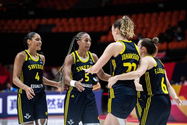 210623 Nathalie Fontaine, Kalis Loyd, Emma Johansson and Frida Eldebrink of Sweden during the FIBA Women s Eurobasket quarter final match between Belarus and Sweden on June 23, 2021 in Valencia. Photo: Maxim ThorÃ BILDBYRAN kod MT MT0197 basket basketball national team, Nationalteam fiba women s eurobasket basket-em sverige sweden kvartsfinal dag 7 belarus vitryssland dam bbeng Copyright: MAXIMxTHORE BB210623MT034