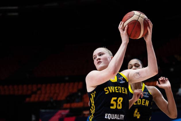 210623 Alice Nyström of Sweden during the FIBA Women s Eurobasket quarter final match between Belarus and Sweden on June 23, 2021 in Valencia. Photo: Maxim ThorÃ BILDBYRAN kod MT MT0197 basket basketball national team, Nationalteam fiba women s eurobasket basket-em sverige sweden kvartsfinal dag 7 belarus vitryssland dam bbeng Copyright: MAXIMxTHORE BB210623MT038