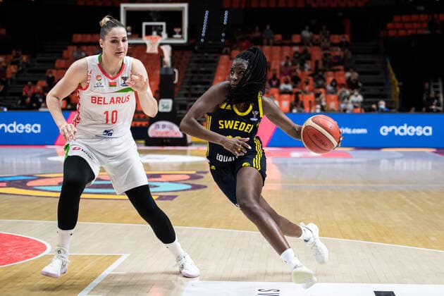 210623 Anastasiya Verameyenka of Belarus and Binta Drammeh of Sweden during the FIBA Women s Eurobasket quarter final match between Belarus and Sweden on June 23, 2021 in Valencia. Photo: Maxim ThorÃ BILDBYRAN kod MT MT0197 basket basketball national team, Nationalteam fiba women s eurobasket basket-em sverige sweden kvartsfinal dag 7 belarus vitryssland dam bbeng Copyright: MAXIMxTHORE BB210623MT085