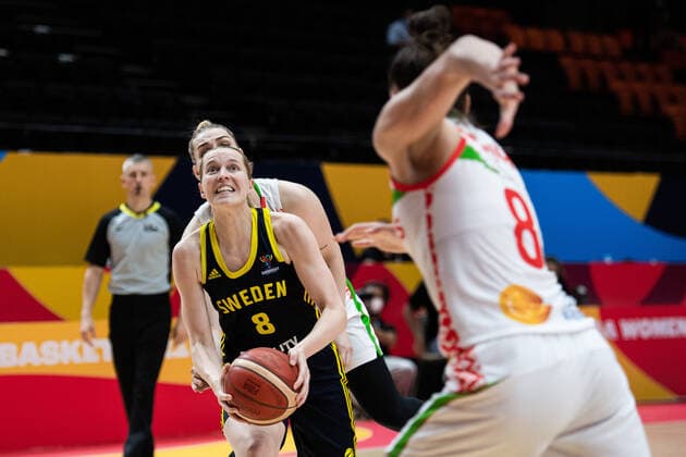 210623 Ellen Nyström of Sweden during the FIBA Women s Eurobasket quarter final match between Belarus and Sweden on June 23, 2021 in Valencia. Photo: Maxim ThorÃ BILDBYRAN kod MT MT0197 basket basketball national team, Nationalteam fiba women s eurobasket basket-em sverige sweden kvartsfinal dag 7 belarus vitryssland dam bbeng Copyright: MAXIMxTHORE BB210623MT109