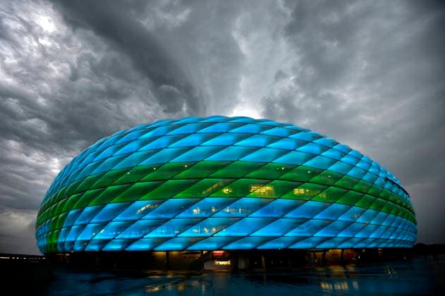 23.06.2021, Fussball, Europameisterschaft 2020, Gruppenspiel Gruppe F, Deutschland - Ungarn, in der Fußball Arena München. Dunkle Wolken ziehen an der Arena auf, es sind schwere Gewitter zum Spiel angesagt.