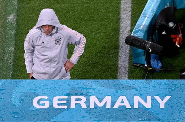 Sport Bilder des Tages FUSSBALL Euro 2021 GRUPPE C Spiel 36 in Muenchen Deutschland - Ungarn 23.06.2021 Trainer Joachim Loew (Deutschland)