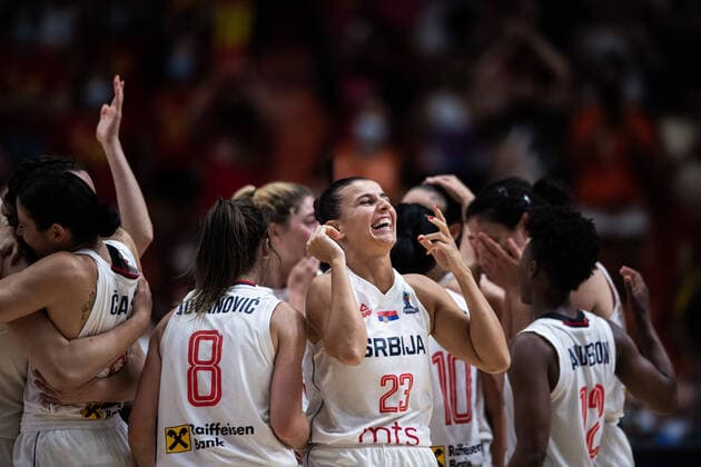 210623 Ana Dabovic of Serbia celebrates after the FIBA Women s Eurobasket quarter final match between Serbia and Spain on June 23, 2021 in Valencia. Photo: Maxim Thore BILDBYRAN kod MT MT0198 basket basketball national team, Nationalteam fiba women s eurobasket basket-em serbien serbia spain spanien dam bbeng jubel Copyright: MAXIMxTHORE BB210623MT142