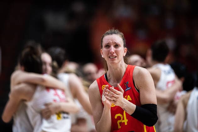 Sport Bilder des Tages 210623 Laura Gil of Spain look dejected after the FIBA Women s Eurobasket quarter final match between Serbia and Spain on June 23, 2021 in Valencia. Photo: Maxim Thore BILDBYRAN kod MT MT0198 basket basketball national team, Nationalteam fiba women s eurobasket basket-em serbien serbia spain spanien dam bbeng depp Copyright: MAXIMxTHORE BB210623MT144