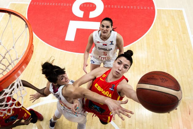 210623 Laura Quevedo of Spain during the FIBA Women s Eurobasket quarter final match between Serbia and Spain on June 23, 2021 in Valencia. Photo: Maxim Thore BILDBYRAN kod MT MT0198 basket basketball national team, Nationalteam fiba women s eurobasket basket-em serbien serbia spain spanien dam bbeng jubel Copyright: MAXIMxTHORE BB210623MT150