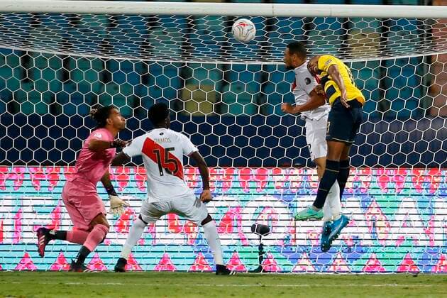 Ayrton Preciado (R) of Ecuador disputes the ball with Alexander Callens (2-R) of Peru today, during a match for Group B of the Copa America at the Pedro Ludovico Teixeira Olympic Stadium in Goiania, Brazil, 23 June 2021. Ecuador - Peru !ACHTUNG: NUR REDAKTIONELLE NUTZUNG!  Copyright: xAlbertoxValdesx AME8028 20210623-acb9fee4185ecb0530c2fdfc2a74d7f5fdf0c68a