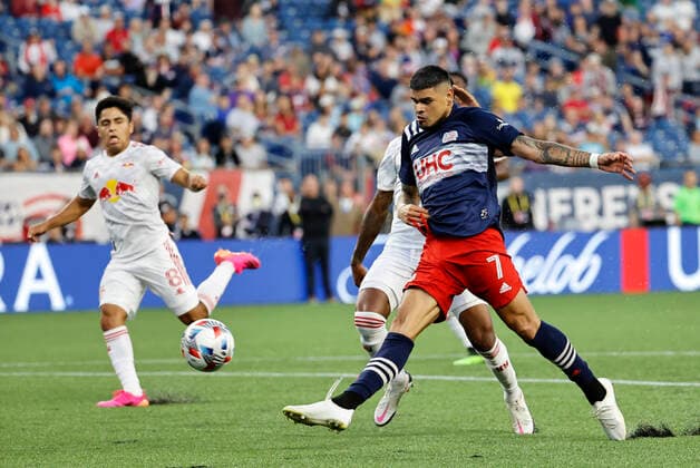 FOXBOROUGH, MA - JUNE 23: New England Revolution forward Gustavo Bou (7) scores during a match between the New England Revolution and the New York Red Bulls on June 23, 2021 at Gillette Stadium in Foxborough, Massachusetts. (Photo by Fred Kfoury III Icon Sportswire) SOCCER: JUN 23 MLS, Fussball Herren, USA - New York Red Bulls at New England Revolution Icon482210623018