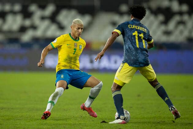 23th June 2021; Nilton Santos Stadium, Rio de Janeiro, Brazil; Copa America, Brazil versus Colombia; Richarlison of Brazil takes on Juan Cuadrado of Colombia  ActionPlus12299147 LucasxFigueiredo