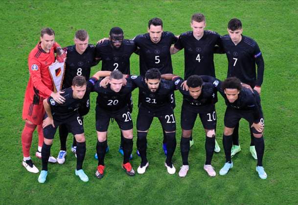 TEAM Deutschland mit Manuel Neuer UEFA Fussball Europameisterschaften 2020 Vorrunden Spiel Deutschland - Ungarn 2 : 2 am 23.Juni 2021 in Muenchen DFL REGULATIONS PROHIBIT ANY USE OF PHOTOGRAPHS as IMAGE SEQUENCES and or QUASI-VIDEO