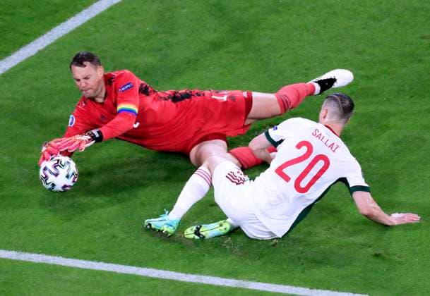 NEUER Manuel Torwart Team Deutschland mot SALLAY Atilla UEFA Fussball Europameisterschaften 2020 Vorrunden Spiel Deutschland - Ungarn 2 : 2 am 23.Juni 2021 in Muenchen DFL REGULATIONS PROHIBIT ANY USE OF PHOTOGRAPHS as IMAGE SEQUENCES and or QUASI-VIDEO