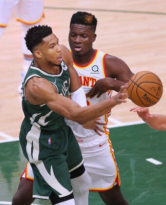 June 23, 2021, Milwaukee, WI, USA: The Atlanta Hawks Clint Capela, right, forces the Milwaukee Bucks Giannis Antetokounmpo to pass off in Game 1 of the NBA, Basketball Herren, USA Eastern Conference Finals on Wednesday, June 23, 2021, at the Fiserv Forum in Milwaukee. The Hawks won, 116-113. Milwaukee USA - ZUMAm67_ 0122638564st Copyright: xCurtisxComptonx