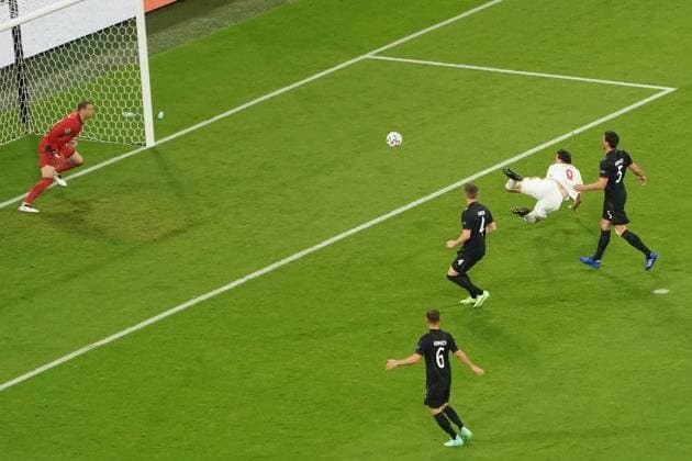 Adam Szalai (Ungarn, Hungary) erzielt per Kopfball das Tor zum 0:1 gegen Torwart Goalie Manuel Neuer (Deutschland Germany) - Muenchen 23.06.2021: Deutschland vs. Ungarn, Allianz Arena Muenchen, Euro2020, emonline, emspor,