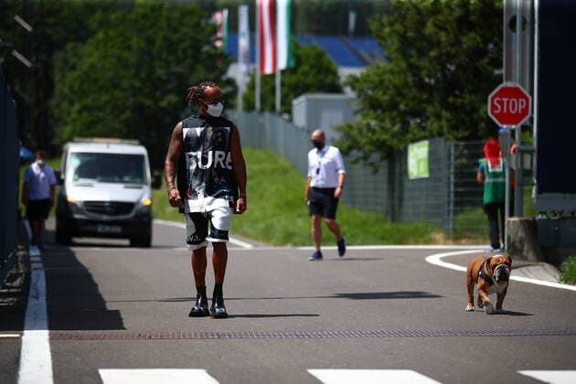 44 Lewis Hamilton Mercedes AMG Team F1 with his dog Roscoe.. Formula 1 World Championship, WM, Weltmeisterschaft 2021, Styrian GP 2021, 24-27 June 2021  Copyright: xFedericoxBasilex xIPAx xIPAx xFedericoxBasilex xIPAx 0