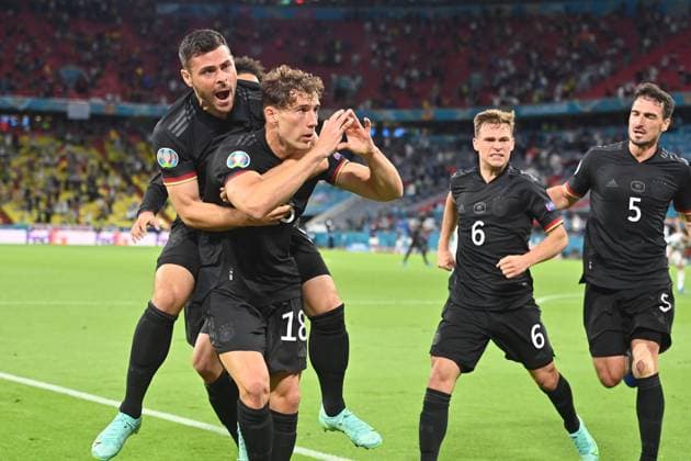 Torjubel Leon GORETZKA (GER) nach Tor zum 2-2 mit Kevin VOLLAND (GER),re:Joshua KIMMICH (GER), Mats HUMMELS (GER), Jubel,Freude,Begeisterung,Aktion. Gruppenphase, Vorrunde Gruppe F, Spiel M36, Deutschland (GER) - Ungarn (HUN) 2-2, am 23.06.2021 in Muenchen Deutschland, Fussball Arena (Alliianz Arena). Fussball EM 2020 vom 11.06.2021-11.07.2021.