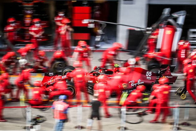FORMULA 1 - GP of Styria 2021 SPIELBERG,AUSTRIA,24.JUN.21 - MOTORSPORTS, FORMULA 1 - Grand Prix of Styria, Red Bull Ring, preview. Image shows the crew of Carlos Sainz (ESP Ferrari) at a test pit stop.  GEPAxpictures xManfredxBinder