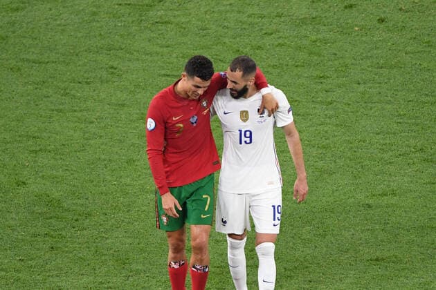 07 CRISTIANO RONALDO (POR) - 19 Karim BENZEMA (fra) - FAIR PLAY FOOTBALL : Portugal vs France - UEFA EURO, EM, Europameisterschaft,Fussball 2020 - 23 06 2021 AnthonyBIBARD FEP Panoramic 