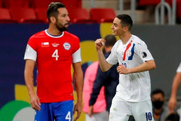 Paraguay s Miguel Almiron celebrates after scoring against Chile, during a match for Group A of the Copa America at the Mane Garrincha Stadium in Brasilia, Brazil, 24 June 2021. Chile - Paraguay !ACHTUNG: NUR REDAKTIONELLE NUTZUNG!  Copyright: xFernandoxBizerraxJrx AMDEP5443 20210625-4cae621ff3363ac7a43cf137fbf14224cdae2715