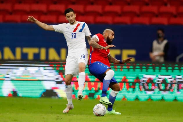 Chile x Paraguay BRASÍLIA, DF - 24.06.2021: CHILE X PARAGUAY - Match between , Chile x Paraguay match valid for the fourth round Copa America Brazil 2021, held at the Estádio Nacional de Brasília Mané Garricha, on Thursday (24). In the photo, Player Vidal Parda Chile vs. Mathias Adalberto Paraguay (Photo: Francisco Stuckert Fotoarena) x2084084x  FranciscoxStuckert