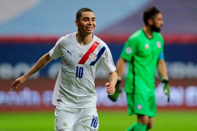 Paraguay s Miguel Almiron celebrates a goal today during a match for Group A of the Copa America at the Mane Garrincha Stadium in Brasilia, Brazil, 24 June 2021. Chile - Paraguay !ACHTUNG: NUR REDAKTIONELLE NUTZUNG!  Copyright: xJoedsonxAlvesx AME8412 20210625-e40f4f76848c7d688e665cb2b139dff178f585fa
