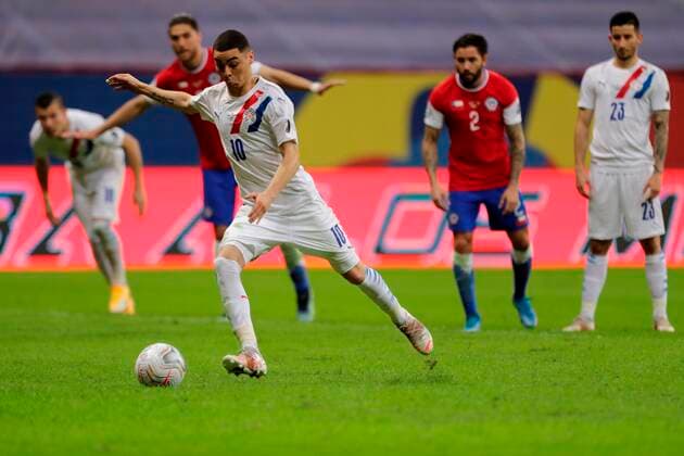 Miguel Almiron from Paraguay kicks a penalty today during a match for Group A of the Copa America at the Mane Garrincha Stadium in Brasilia, Brazil, 24 June 2021. Chile - Paraguay !ACHTUNG: NUR REDAKTIONELLE NUTZUNG!  Copyright: xJoedsonxAlvesx AME8409 20210625-6f4b5d86ad0dd18eda0924597e0399214656feed
