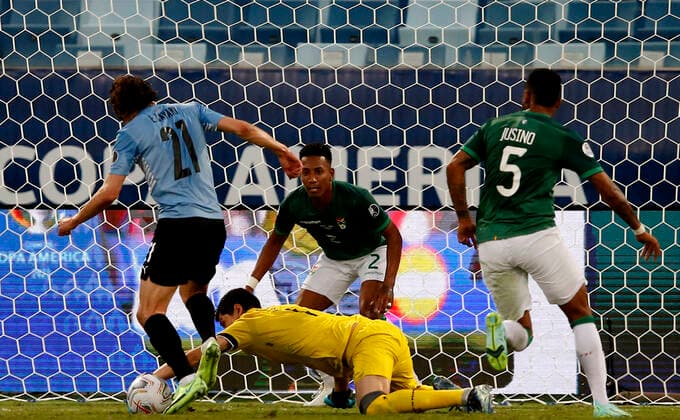 CUIABA, BRAZIL - JUNE 24: Edinson Cavani of Uruguay competes for the ball with Carlos Lampe of Bolivia ,during the match between Bolivia and Uruguay as part of Conmebol Copa America Brazil 2021 at Arena Pantanal on June 24, 2021 in Cuiaba, Brazil. SPO, SOC, ICH 