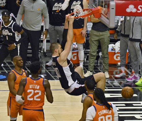 Los Angeles Clippers center Ivica Zubac (40) jams on Phoenix Suns defenders during the first half in Game 3 of their best-of-seven Western Conference finals matchup at Staples Center in Los Angeles on Thursday, June 24, 2021. After dropping the opening two games in Phoenix, the Clippers took Game 3, 106-92 by staying in control throughout.  LAP2021062434 JIMxRUYMEN