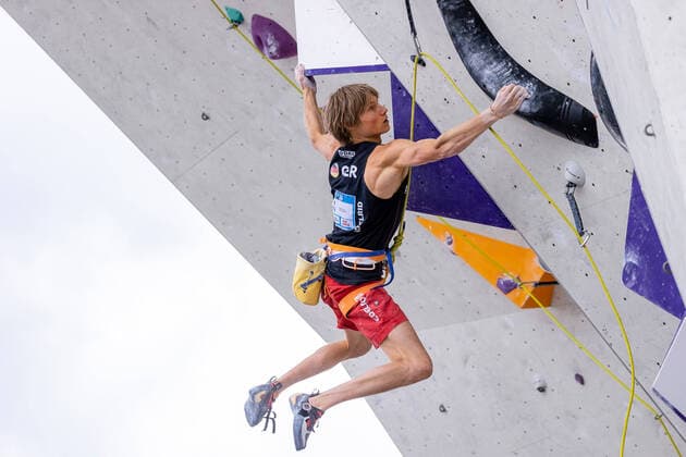 Bilder des Jahres 2021, Sport 06 Juni Sport Themen der Woche KW25 Sport Bilder des Tages 25.06.2021, Kletterzentrum, Innsbruck, AUT, IFSC, Austria Climbing Open 2021, Herren, Vorstieg, Halbfinale, im Bild Alexander Megos (GER) Alexander Megos of Germany during the semifinal of men Lead competition of the Austria Climbing Open 2021 at the Kletterzentrum in Innsbruck, Austria on 2021 06 25. **** OUT of AUT - Keine Weitergabe an Drittanbieter **** Innsbruck *** 25 06 2021, Climbing Center, Innsbruck, AUT, IFSC, Austria Climbing Open 2021, men, lead climbing, semifinals, pictured Alexander Megos GER Alexander Megos of Germany during the semifinal of men Lead competition of the Austria Climbing Open 2021 at the Kletterzentrum in Innsbruck, Austria on 2021 06 25 OUT of AUT No disclosure to third parties Innsbruck  EP_gro  