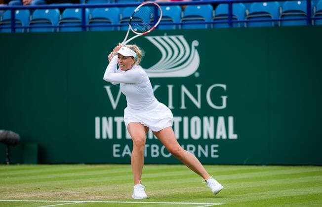 Mandatory Credit: Photo by Rob Prange Shutterstock (12168975m) Anett Kontaveit of Estonia in action during her semi-final match at the 2021 Viking International WTA, Tennis Damen 500 tennis tournament Viking International Championships, Day Seven, Tennis, Eastbourne, East Sussex, UK - 25 June 2021 Viking International Championships, Day Seven, Tennis, Eastbourne, East Sussex, UK - 25 June 2021 Copyright: xRobxPrange Shutterstockx 12168975m