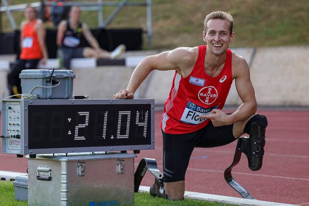 Bilder des Jahres 2021, Sport 06 Juni Sport Themen der Woche KW25 Sport Bilder des Tages Para-Leichtathletik Heimspiel; Leverkusen, 25.06.2021 Johannes Floors (TSV Bayer 04 Leverkusen) laeuft Weltrekord mit 21,04 sec. ueber 200m; Para-Leichtathletik Heimspiel, 25.06.2021 *** Para Athletics Home Game Leverkusen, 25 06 2021 Johannes Floors TSV Bayer 04 Leverkusen runs world record with 21,04 sec over 200m Para Athletics Home Game, 25 06 2021 Copyright: xBEAUTIFULxSPORTS B.Hoffmannx