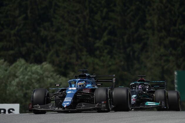 Formula 1 BWT Grosser Preis der Steiermark 2021 25.06.2021, Red Bull Ring , Spielberg, Formula 1 BWT Grosser Preis der Steiermark 2021 , im Bild Fernando Alonso (ESP 14), Alpine F1 Team, Lewis Hamilton (GBR 44), Mercedes-AMG Petronas Formula One Team