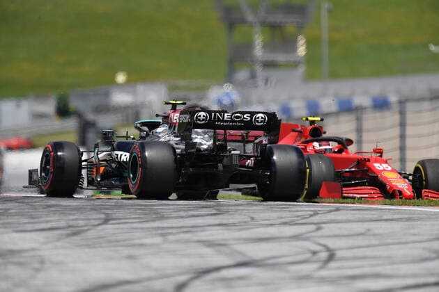 Formula 1 BWT Grosser Preis der Steiermark 2021 25.06.2021, Red Bull Ring , Spielberg, Formula 1 BWT Grosser Preis der Steiermark 2021 , im Bild Dreher von Carlos Sainz Jr. (ESP 55), Scuderia Ferrari Mission Winnow, Valtteri Bottas (FIN 77), Mercedes-AMG Petronas Formula One Team
