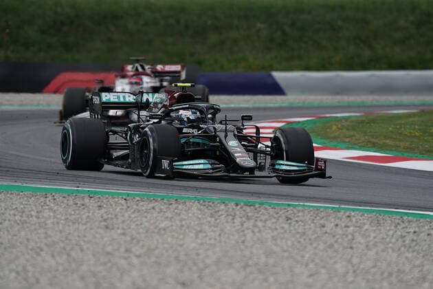 Formula 1 BWT Grosser Preis der Steiermark 2021 25.06.2021, Red Bull Ring , Spielberg, Formula 1 BWT Grosser Preis der Steiermark 2021 , im Bild Valtteri Bottas (FIN 77), Mercedes-AMG Petronas Formula One Team, Kimi Raikkonen (FIN 7), Alfa Romeo Racing ORLEN