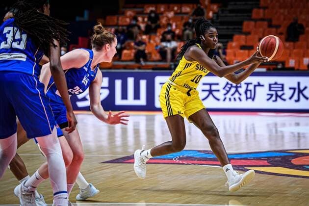 210617 In this handout photo from The International Basketball Federation (FIBA) Binta Drammeh of Sweden plays during the Women s Eurobasket match between Sweden and Bosnia and Herzegovina on June 26, 2021 in Valencia. Photo: FIBA Handout BILDBYRAN basket basketball national team, Nationalteam fiba women s eurobasket basket-em sverige sweden dam Bosnia and Herzegovina bosnien och herzegovina Copyright: FIBA BB210617ZB023