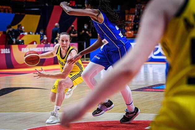 210617 In this handout photo from The International Basketball Federation (FIBA) Elin Eldebrink of Sweden plays during the Women s Eurobasket match between Sweden and Bosnia and Herzegovina on June 26, 2021 in Valencia. Photo: FIBA Handout BILDBYRAN basket basketball national team, Nationalteam fiba women s eurobasket basket-em sverige sweden dam Bosnia and Herzegovina bosnien och herzegovina Copyright: FIBA BB210617ZZ020