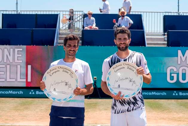 Italian tennis player Simone Bolelli (R) and Argentine Maximo Gonzalez (L) pose for photographers with their trophies after their victory against New Zealander tennis player Marcus Danielli and partner,Austrian Philipp Oswald, following the doubles final match of the Mallorca Championschip ATP, Tennis Herren held in Santa Ponca, Majorca, Spain, 26 June 2021. Mallorca Championschip ATP !ACHTUNG: NUR REDAKTIONELLE NUTZUNG!  Copyright: xATIENZAx GRAF8638 20210626-83f0315ccfaff8b024b41e95eedc9583ef1277ec