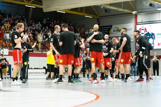 Sieges- und Aufstiegsjubel bei TuS N-Luebbecke GER, Handball, 2. Bundesliga, TuS N-Luebbecke gegen TuS Ferndorf, 26.06.2021 Luebbecke