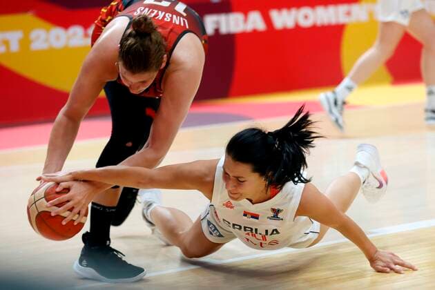 Serbia s Dajana Butulija (R) in action against Belgium s Kyara Linkens (L) during the Eurobasket 2021 women s semifinal basketball match between Serbia and Belgium held at Fuente San Luis arena in Valencia, eastern Spain, 26 June 2021. Serbia vs Belgium !ACHTUNG: NUR REDAKTIONELLE NUTZUNG!  Copyright: xKaixForsterlingx GRAFCVA6580 20210626-6a70646cc8e218ca3797482fa9ebe936b79f90e2