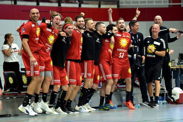 26-06-2021 pmk NE143152 Handball Herren 2.Bundesliga Saison 2020 2021 Kreissporthalle Luebbecke Corona-Spieltag TuS-N-Luebbecke - TuS Ferndorf Sieg Jubel Aufstieg
