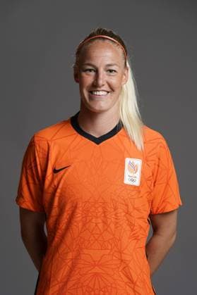ERMELO - Portrait of Stefanie van der Gragt of the Dutch women s national football team, in the shirt for the Olympic Games, Olympische Spiele, Olympia, OS ANP ROY LAZET xVIxANPxSportx xxANPxIVx