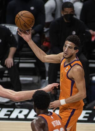 June 26, 2021, Los Angeles, California, USA: Devin Booker 1 of the Phoenix Suns looks to pass the ball during Game 4 of the 2021 Western Conference finals NBA, Basketball Herren, USA playoff game against the Los Angeles Clippers on Saturday June 26, 2021 at the Staples Center in Los Angeles, California. Clippers lose to Suns 80 - 84. JAVIER ROJASPI Los Angeles USA - ZUMAp124 20210626_zaa_p124_030 Copyright: xx