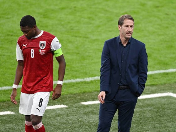 FUSSBALL Euro 2021 Achtelfinale Spiel 37 in London Italien - Oesterreich 26.06.2021 Enttaeuschung Oesterreich nach dem Spiel; Trainer Franco Foda (re) und David Alaba