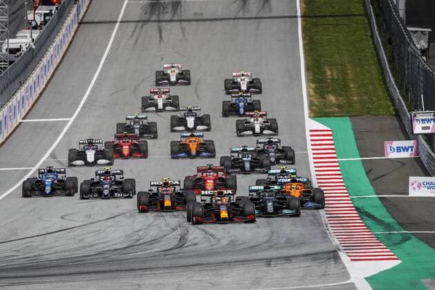 33 VERSTAPPEN Max (nld), Red Bull Racing Honda RB16B, action, start of the race, depart, during the Formula 1 Grosser Preis Der Steiermark 2021, 2021 Styrian Grand Prix, 8th round of the 2021 FIA Formula One World Championship, WM, Weltmeisterschaft from June 25 to 27, 2021 on the Red Bull Ring, in Spielberg, Austria - MOTO : Grand Prix des Pays Bas - Course - Assen - 27 06 2021 DPPI Panoramic