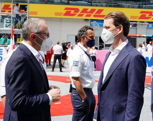 Formula 1 BWT Grosser Preis der Steiermark 2021 27.06.2021, Red Bull Ring , Spielberg, Formula 1 BWT Grosser Preis der Steiermark 2021 , im Bild CEO Stefano Domenicali (Fiormel 1) im Gespräch mit Bundeskanzler Sebastian Kurz‹ aus Österreich.