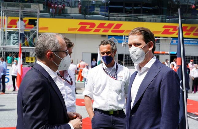 Formula 1 BWT Grosser Preis der Steiermark 2021 27.06.2021, Red Bull Ring , Spielberg, Formula 1 BWT Grosser Preis der Steiermark 2021 , im Bild CEO Stefano Domenicali (Fiormel 1) im Gespräch mit Bundeskanzler Sebastian Kurz‹ aus Österreich.