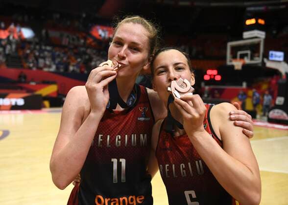 VALENCIA, SPAIN - JUNE 27: Belgian team finished as bronze medallist and Emma Meesseman of Belgium and Antonia Delaere of Belgium celebrates the victory pictured during FIBA Women s Eurobasket match between Belgium and Belarus on june 27, 2021 in Valencia ,Spain 27 06 2021 BASKET BALL FEMININ : Belgique vs Bielorussie - FIBA Women s Eurobasket - Petite finale - Valence - 27 06 2021 PhotoNews Panoramic 