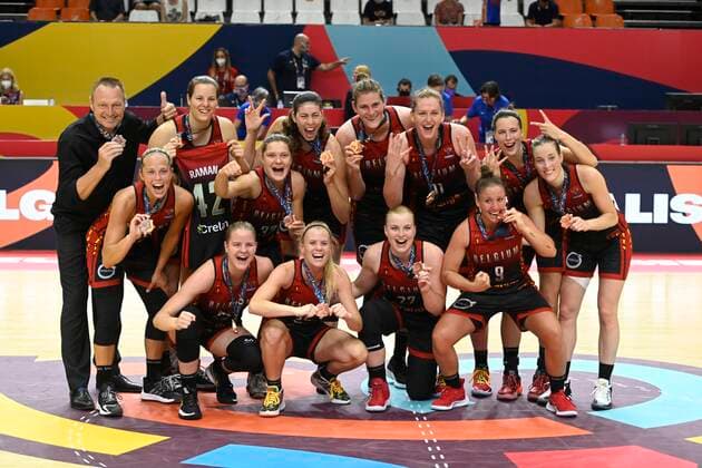 VALENCIA, SPAIN - JUNE 27: Belgian team finished as bronze medallist and celebrates the victory pictured during FIBA Women s Eurobasket match between Belgium and Belarus on june 27, 2021 in Valencia ,Spain 27 06 2021 BASKET BALL FEMININ : Belgique vs Bielorussie - FIBA Women s Eurobasket - Petite finale - Valence - 27 06 2021 PhotoNews Panoramic 