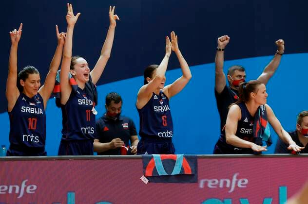Serbia s players react during the Eurobasket 2021 women s final basketball match between France and Serbia held at Fuente San Luis arena in Valencia, eastern Spain, 27 June 2021. France vs Serbia !ACHTUNG: NUR REDAKTIONELLE NUTZUNG!  Copyright: xKaixForsterlingx GRAFCVA6658 20210627-cd2d1ae6b7bbef934e2e32215c1c12cff430d42e