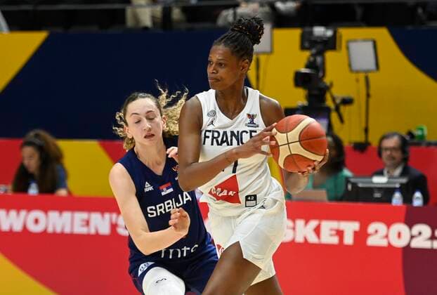 VALENCIA, SPAIN - JUNE 27: Valeriane Vukosavljevic of France and Aleksandra Crvendakic of Serbia pictured during finale of FIBA Women s Eurobasket match between France and Serbia on june 27, 2021 in Valencia, Spain 27 06 2021 BASKET BALL FEMININ : France vs Serbie - FIBA Women s Eurobasket - Finale - Valence - 27 06 2021 PhotoNews Panoramic 