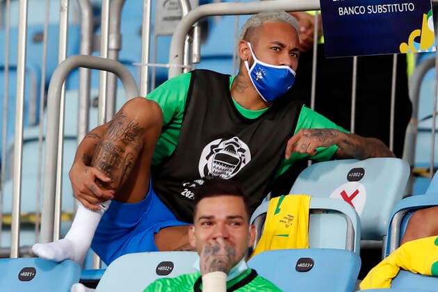 Sport Bilder des Tages Fußball, Copa America, Brasilien - Ecuador Brazil x Ecuador GOIÂNIA, GO - 27.06.2021: BRAZIL X ECUADOR - Match between , Brazil x Ecuador match valid for the fifth round Copa America Brazil 2021 , held at the Estádio Olímpico Pedro Ludovico , on Sunday(27). In the photo, Player Neymar bench reserve Brazil (Photo: Francisco Stuckert Fotoarena) x2084945x  FranciscoxStuckert